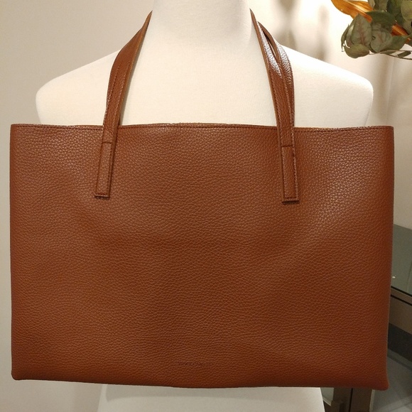 ๐ Vince Camuto Tote - Picture 2 of 5